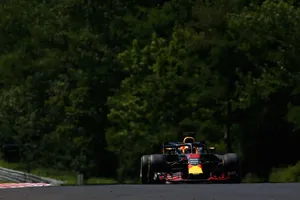 Ricciardo, al frente por un suspiro para empezar