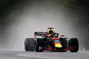 Ricciardo: "Stroll trompeó delante de mí, tuve que abortar la vuelta"