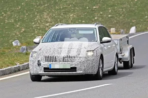 El futuro Skoda Octavia 2020 volverá a contar con faros convencionales