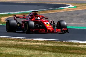 Vettel conquista Silverstone ante un Hamilton herido