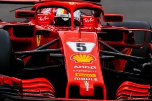 Doblete Ferrari antes de clasificar, con susto final de Vandoorne