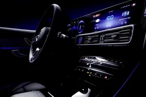 Nos asomamos al interior del nuevo Mercedes EQC en un tercer teaser