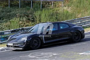 Porsche Taycan: el rival del Tesla Model S a fondo en Nürburgring