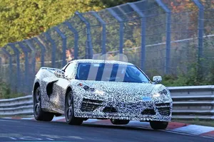 El nuevo Chevrolet Corvette C8 testado junto al Corvette C7 en Nürburgring