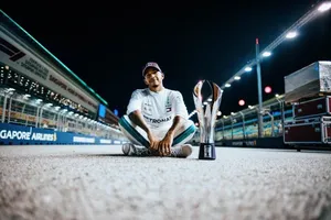 Hamilton, orgulloso de no cometer los errores de Vettel