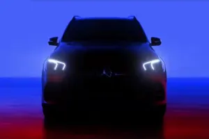 El Mercedes Clase GLE nos muestra sus faros en su último teaser