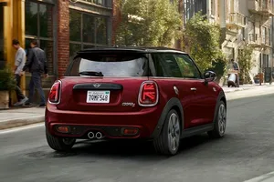 MINI Burgundy, más exclusividad para el urbanita premium