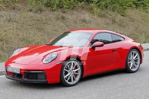 El tablero del nuevo Porsche 911 Carrera generación 992 cazado en vídeo