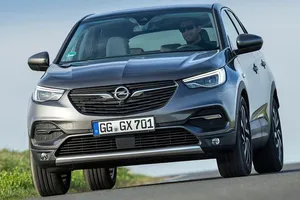 El Opel Grandland X con motor 1.6 Turbo de 180 CV ya tiene precio