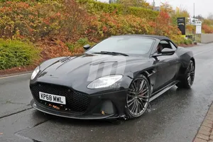 El nuevo Aston Martin DBS Superleggera Volante cazado sin camuflaje