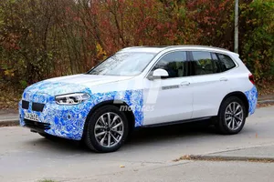 El nuevo BMW iX3 eléctrico cazado en la calle