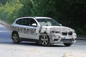 El nuevo BMW X1 híbrido enchufable ya se pasea con sus nuevas ópticas
