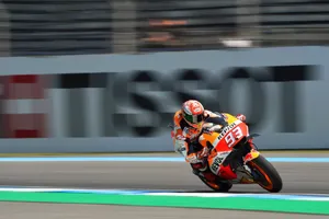 Marc Márquez logra la pole en Buriram tras pasar por la Q1