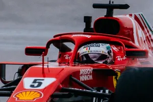 Vettel se resarce con el mejor tiempo antes de la clasificación
