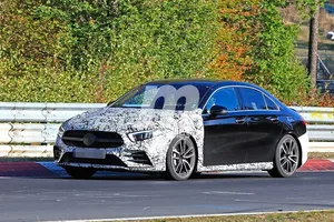 El nuevo Mercedes-AMG A 35 Sedán comienza a perder camuflaje