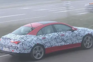 El nuevo Mercedes Clase CLA pierde gran parte del camuflaje