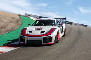 El salvaje Porsche 935 ‘19 a fondo en el circuito de Monza