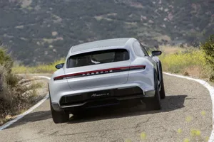 Porsche confirma la producción del Mission E Cross Turismo bajo la gama Taycan