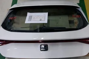El nuevo SEAT León 2020 nos muestra su portón trasero