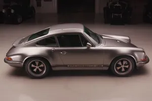 El 100º Singer Porsche 911 presentado en el programa de Jay Leno