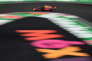 Verstappen conquista México y Hamilton se proclama pentacampeón