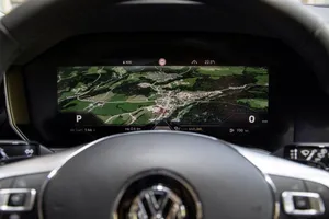 Bosch desarrolla la primera pantalla de instrumentos curva para el nuevo Volkswagen Touareg
