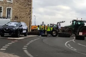 Agitada jornada de protestas en Francia por el alza del combustible