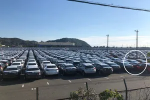 El nuevo Mazda3 sedán 2019 avistado al desnudo en una campa