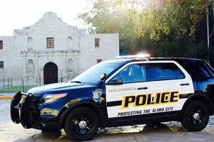 Dejar un coche arrancado para calentarlo es ilegal en Texas