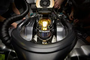 Undécima pole de Hamilton: "Nunca he estado tan unido a un coche"