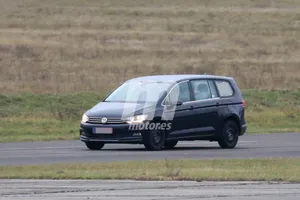 Volkswagen Variosport, las fotos espía del nuevo monovolumen de 7 plazas que jubilará al Sharan