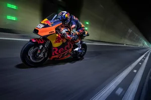 Así suena la KTM RC16 de MotoGP en un túnel de ocho kilómetros