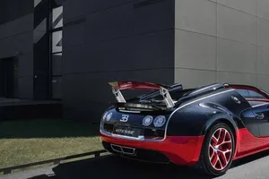 Desmontando un Bugatti Veyron: el coste de sus repuestos