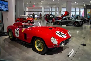 El último de los Ferrari 290 MM lideró las subastas del Petersen Museum