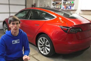 Este propietario detalla los múltiples fallos de su Tesla Model 3 en vídeo