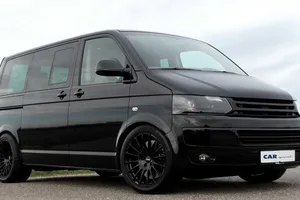 Esta Volkswagen Multivan con motor Porsche 911 Turbo es el familiar perfecto