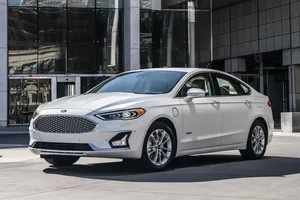El Ford Fusion sobrevivirá algo más de lo esperado