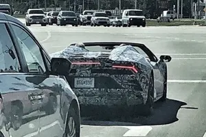 El nuevo Lamborghini Huracán EVO Spyder ya rueda descapotado