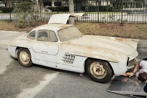Descubierto un Mercedes-Benz 300 SL Gullwing abandonado en Florida