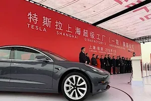 Elon Musk inaugura la construcción de la factoría de Tesla en China