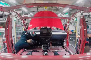 Así es producido el Tesla Model 3: un vídeo nos adentra en la planta de Fremont