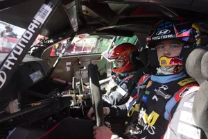 Neuville tilda de "peligroso" el ritmo del Toyota Yaris WRC