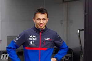 Albon, "como un perro con el rabo entre las piernas" tras debutar con un trompo