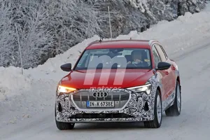 Primeras fotos espía del futuro Audi e-tron S quattro, el crossover eléctrico será más deportivo