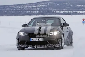 El nuevo BMW M2 CSL 2020 vuelve a dejarse ver, esta vez en las pruebas de invierno