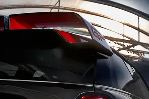 El nuevo MINI John Cooper Works GP se insinúa en estas primeras imágenes