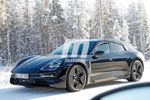 El Porsche Taycan Cross Turismo se enfrenta a la nieve del norte de Europa