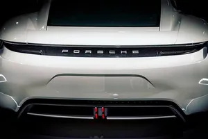 La zaga del nuevo Porsche Taycan totalmente al descubierto