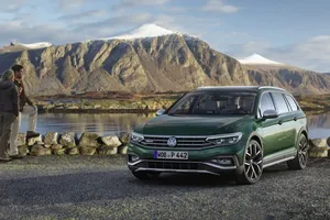 Volkswagen Passat Altrack 2019, el familiar crossover estrena aspecto y mecánicas