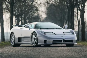 El último Bugatti EB110 SS fabricado aparece a la venta